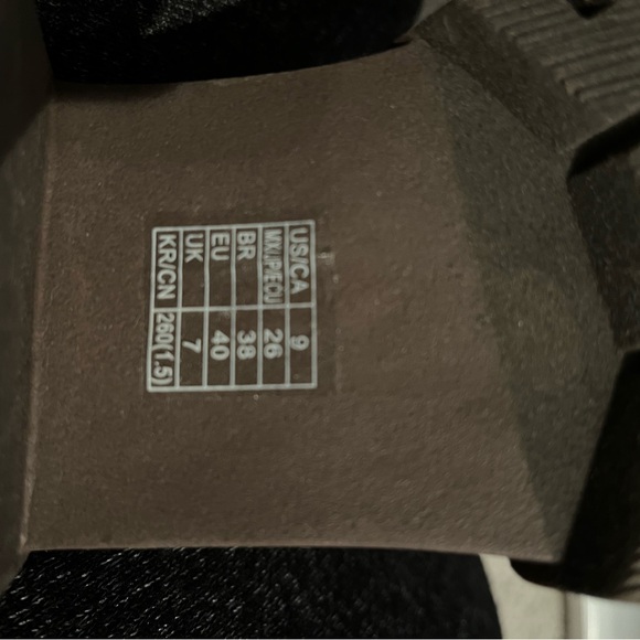 Boots..like new - Picture 3 of 3